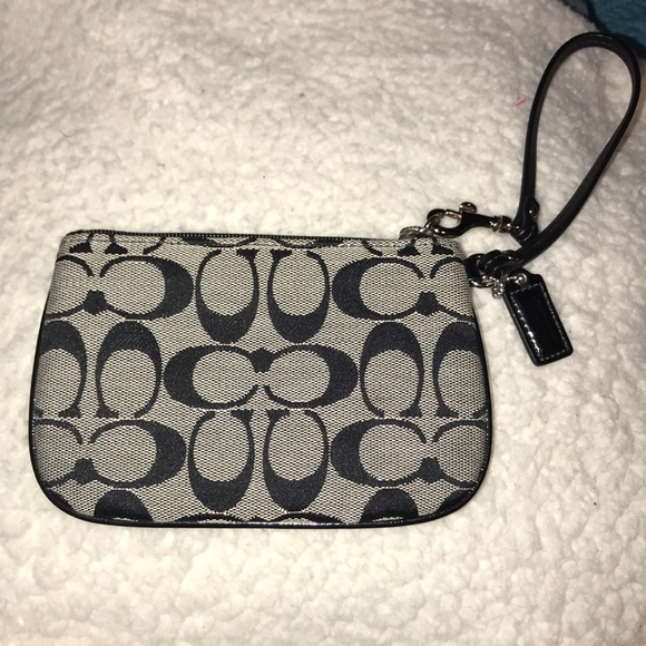 Nice Coach Wallet Wristlet Excellent Condition - Picture 3 of 7